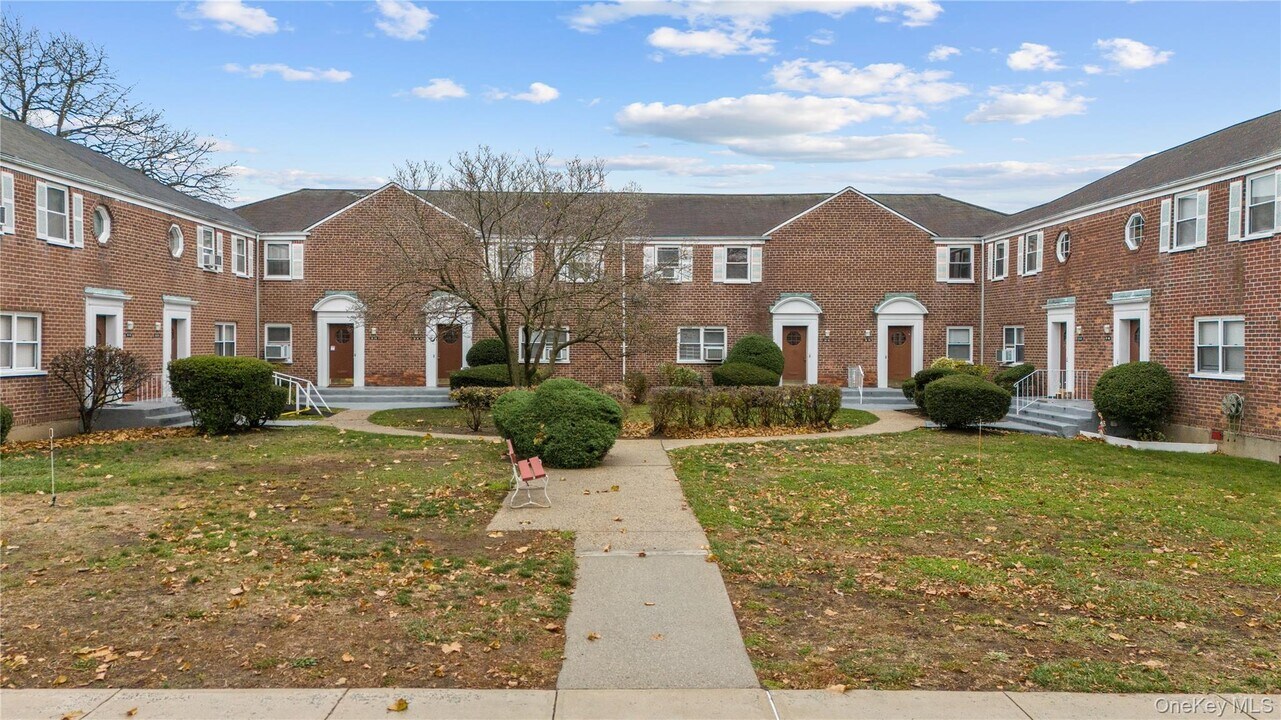 131-55 234th St in Queens, NY - Building Photo