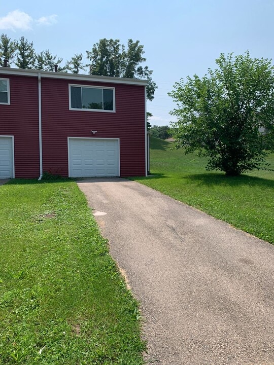 4737 Javelin Dr in Rockford, IL - Building Photo