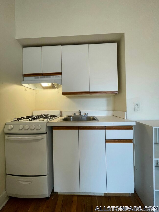 1148 Commonwealth Ave in Brookline, MA - Building Photo - Building Photo