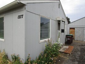 1275-1277 NE McRae Ct in Prineville, OR - Building Photo