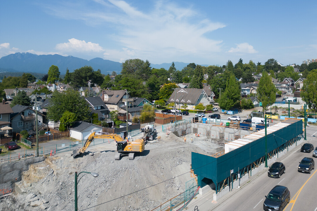 2803 4th Av W in Vancouver, BC - Building Photo