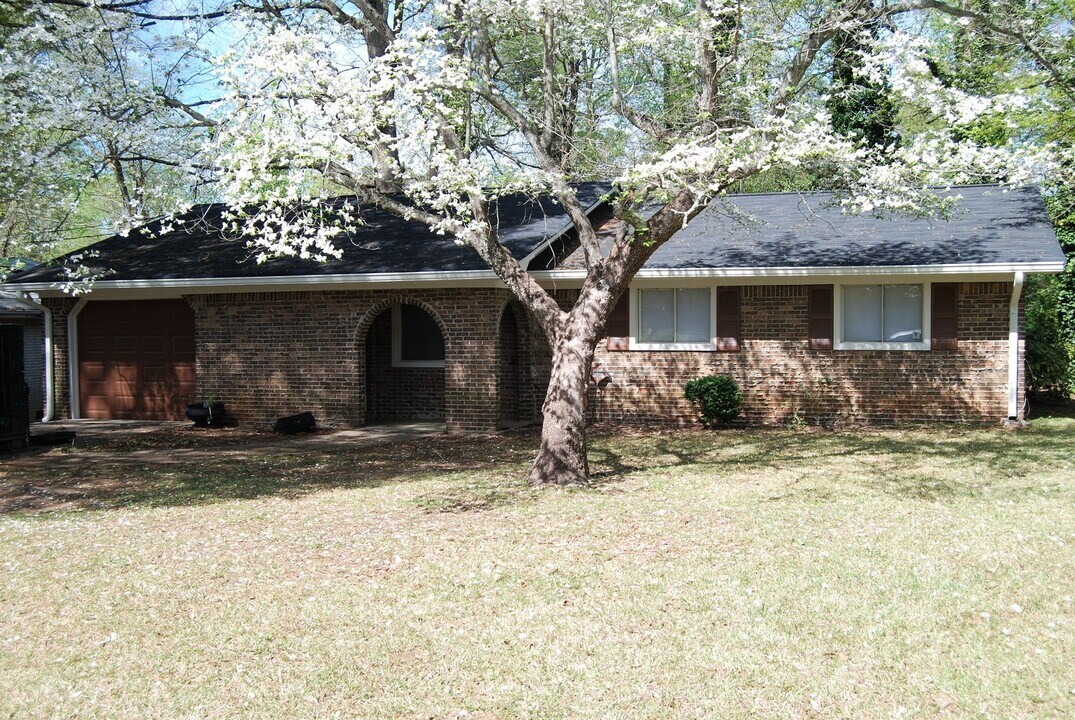 2203 Emerald Castle Dr in Decatur, GA - Building Photo