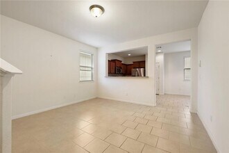 5428 Falling Leaf Ln in Austin, TX - Building Photo - Building Photo