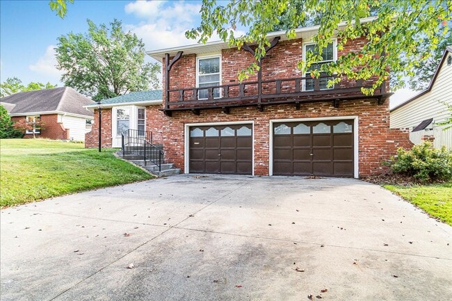 318 Goodrich Dr in Warrensburg, MO - Building Photo - Building Photo