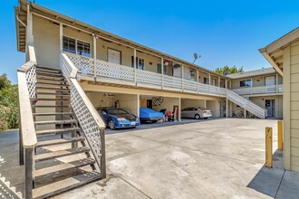 1035 Adams St in Redwood City, CA - Building Photo - Building Photo