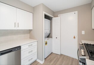 1910 Chestnut Ave in Glenview, IL - Building Photo - Building Photo