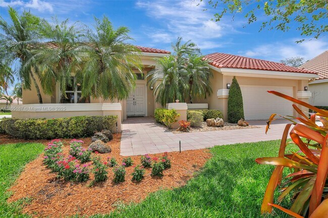 property at 2651 Oakmont Dr