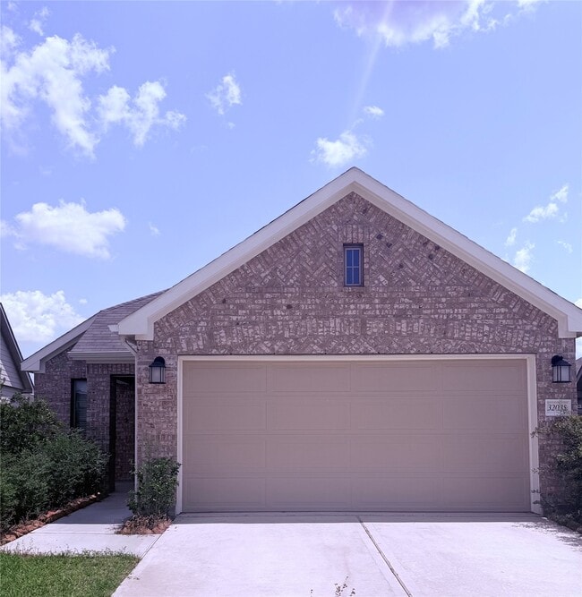 property at 32035 Brilliant Sun Ct