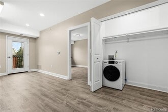 134 W University Dr in Rochester, MI - Foto de edificio - Building Photo