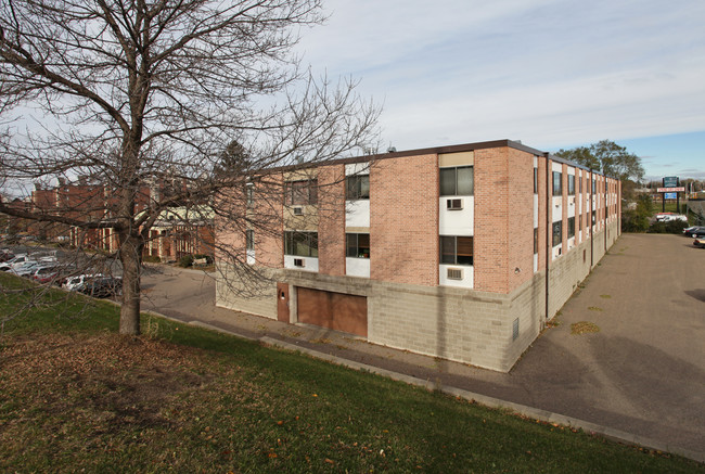 Cabana Apartments in Golden Valley, MN - Building Photo - Building Photo