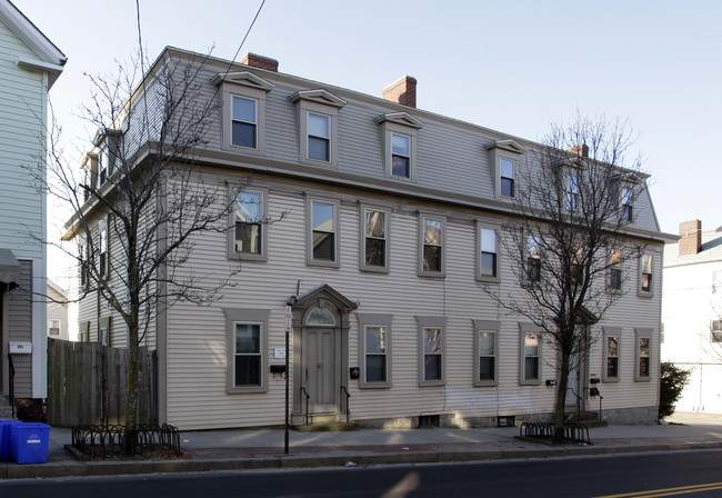 323-329 Wickenden St in Providence, RI - Building Photo - Building Photo