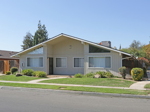 5605-5625 N 10th St in Fresno, CA - Building Photo - Building Photo