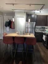 6500 194 St in Surrey, BC - Building Photo