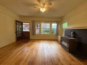 109 4th St in Ashland, OR - Building Photo - Building Photo