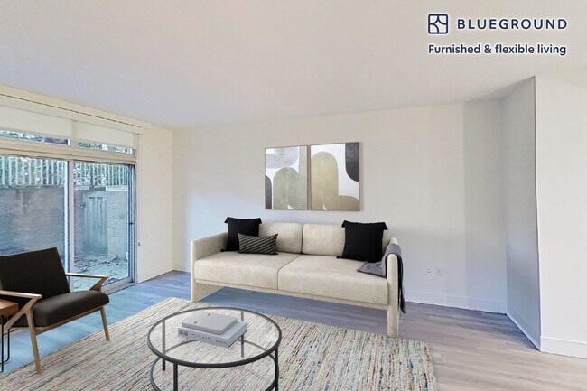 2400 W El Camino Real in Mountain View, CA - Building Photo - Building Photo