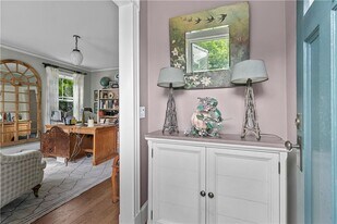 132 Ruggles Ave in Newport, RI - Building Photo