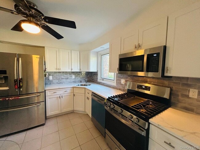 41 Cambridge Ave in Port Washington, NY - Building Photo - Building Photo