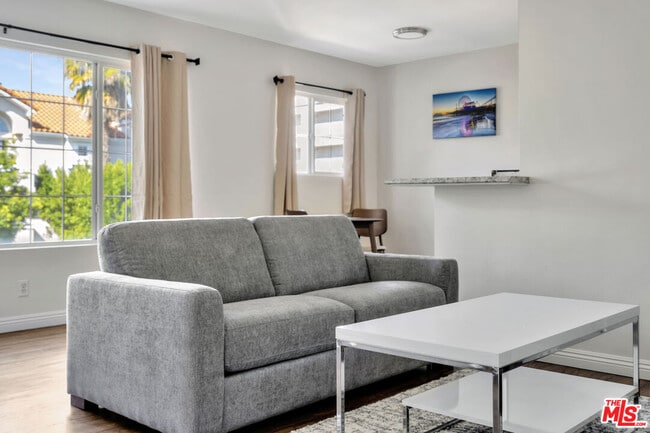 932 Wilcox Ave in Los Angeles, CA - Building Photo - Building Photo