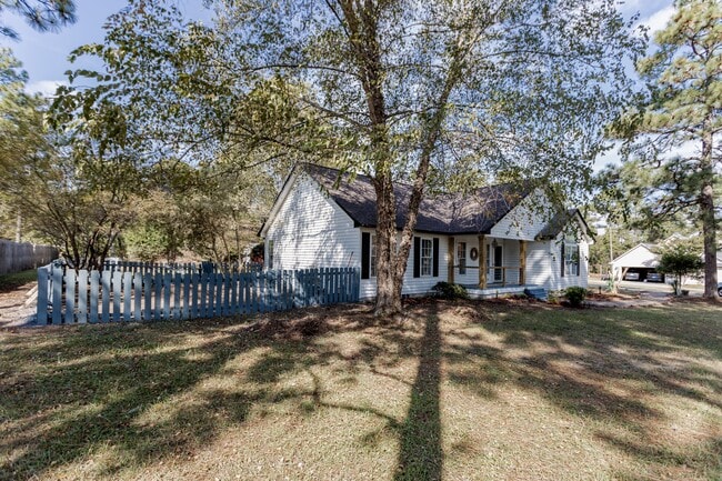 103 Scaleybark Ct in West End, NC - Building Photo - Building Photo
