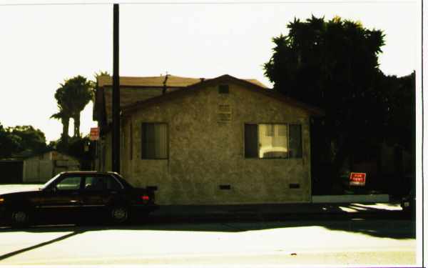 218 Redondo Ave in Long Beach, CA - Foto de edificio