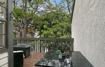 2526 W MacArthur Blvd in Santa Ana, CA - Building Photo - Building Photo