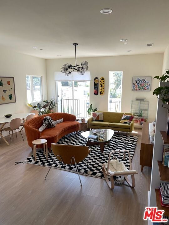 2406 S Dunsmuir Ave in Los Angeles, CA - Building Photo - Building Photo