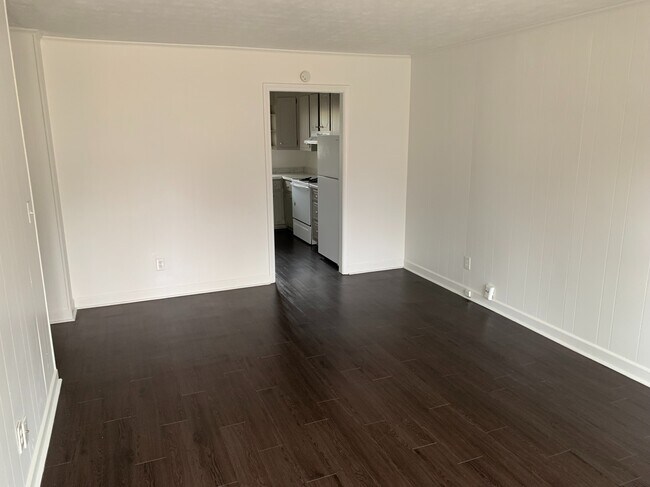 2015 Old Mountain Creek Rd in Greenville, SC - Building Photo - Building Photo