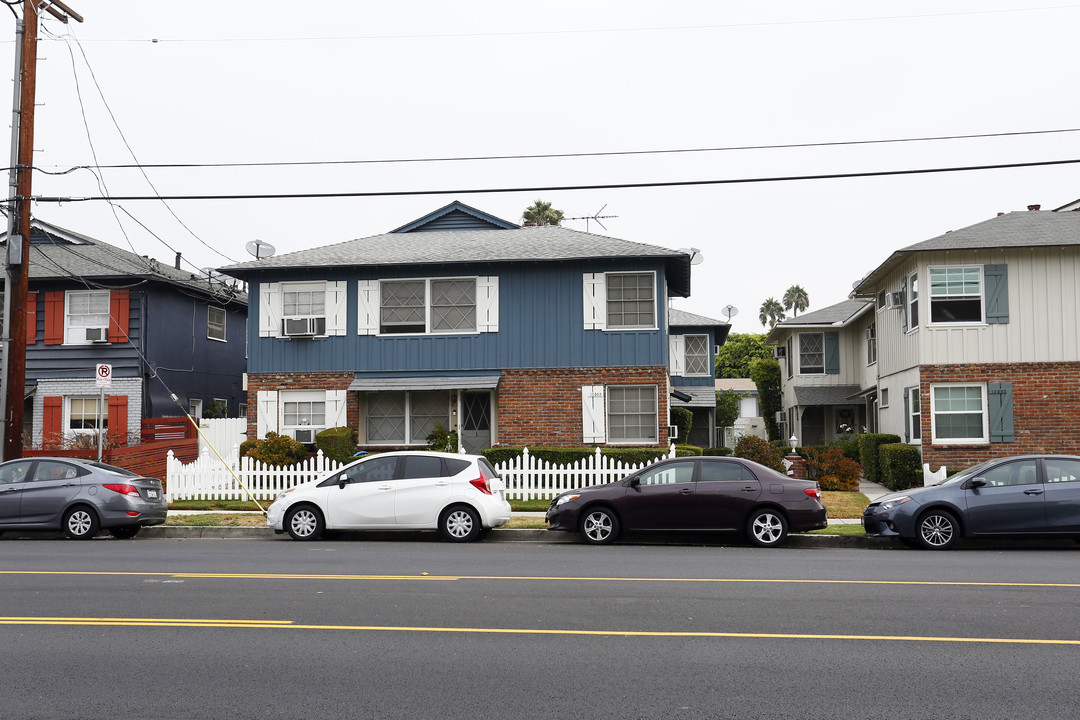 13509 Moorpark St in Sherman Oaks, CA - Building Photo