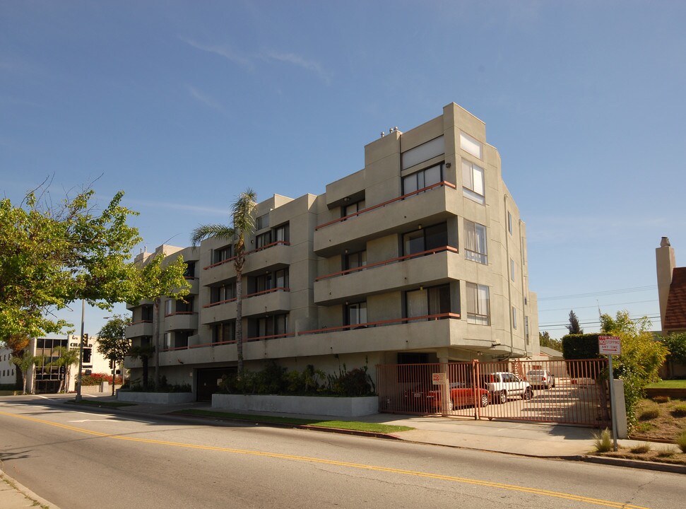 Olympic Villa in Los Angeles, CA - Building Photo