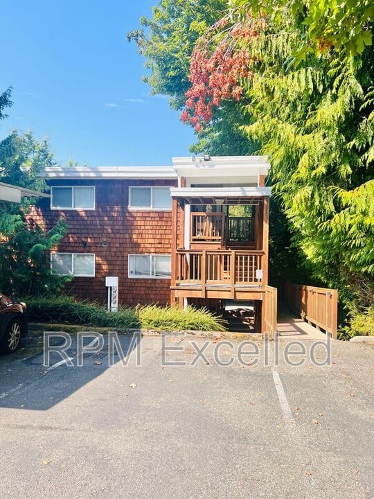 28418 16th Ave S in Federal Way, WA - Building Photo