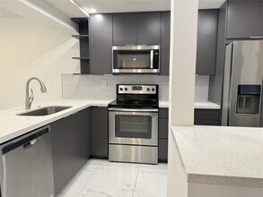 6800 Cypress Rd in Plantation, FL - Building Photo - Building Photo