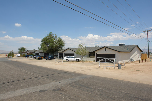 16511 Bear Valley Rd in Victorville, CA - Building Photo - Building Photo