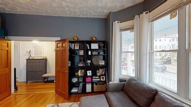 14 Holbrook St, Unit 1 in Boston, MA - Building Photo - Building Photo