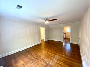 5 Whitsett St in Greenville, SC - Building Photo - Building Photo