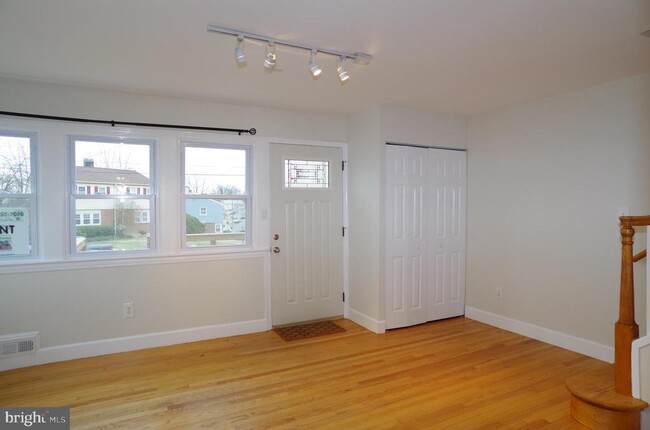 6956 Westhampton Dr in Alexandria, VA - Building Photo - Building Photo