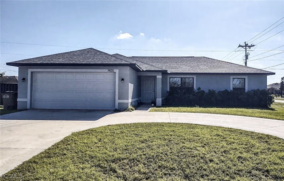 1420 Gleason Pkwy in Cape Coral, FL - Building Photo