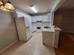 301 Palm Way in Pembroke Pines, FL - Building Photo - Building Photo