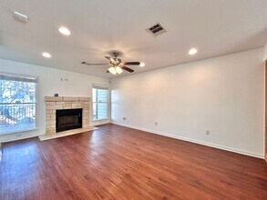 6900 E Riverside Dr in Austin, TX - Building Photo - Building Photo