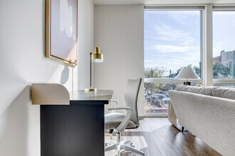 2340 N California Ave in Chicago, IL - Building Photo - Building Photo