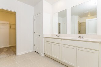 7677 Gemstone St in Groveland, FL - Building Photo - Building Photo