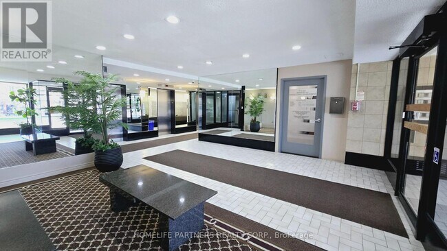 2825 Islington Ave in Toronto, ON - Building Photo - Building Photo