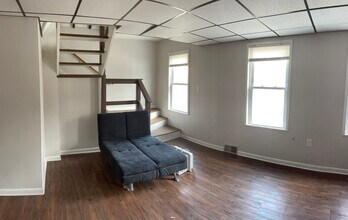 2022 Plainview Ave, Unit 2nd floor in Pittsburgh, PA - Building Photo - Building Photo