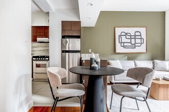 400 E 57th St in New York, NY - Foto de edificio - Building Photo