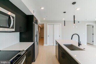 6604 Ridge Ave, Unit 505 in Philadelphia, PA - Foto de edificio - Building Photo