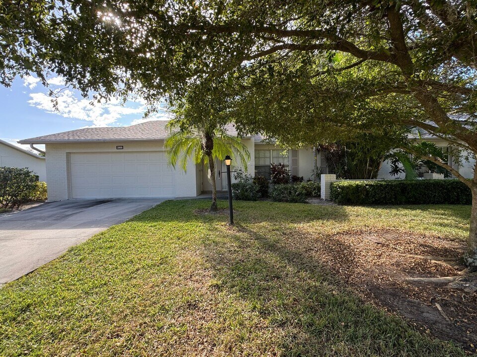 3966 Oakhurst Blvd in Sarasota, FL - Building Photo