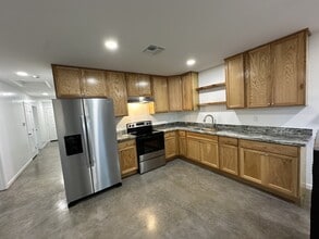 126 S Refinery St in Lafayette, LA - Building Photo - Building Photo