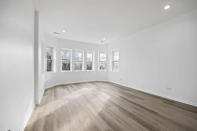 8044 S Maryland Ave, Unit 1 in Chicago, IL - Building Photo - Building Photo