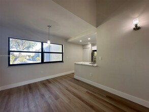 10211 Fontainebleau Blvd in Miami, FL - Building Photo - Building Photo