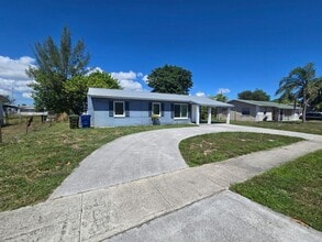 2091 Avenue H E in West Palm Beach, FL - Building Photo - Building Photo