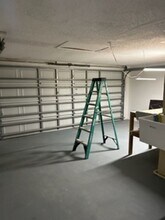 6100 Seabreeze Dr in Port Richey, FL - Foto de edificio - Building Photo